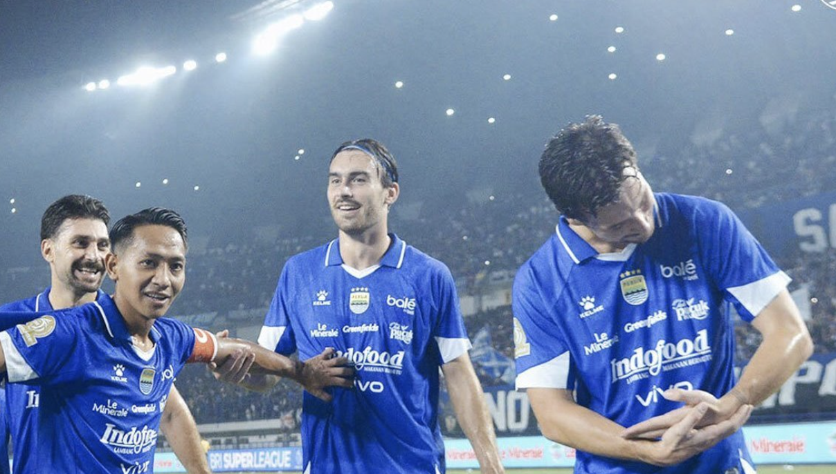Selebrasi Thom Haye (kanan) di laga Persib Bandung vs Persik Kediri di BRI Super League, Senin (09/03/2026). (c) Dok. Persib Bandung X