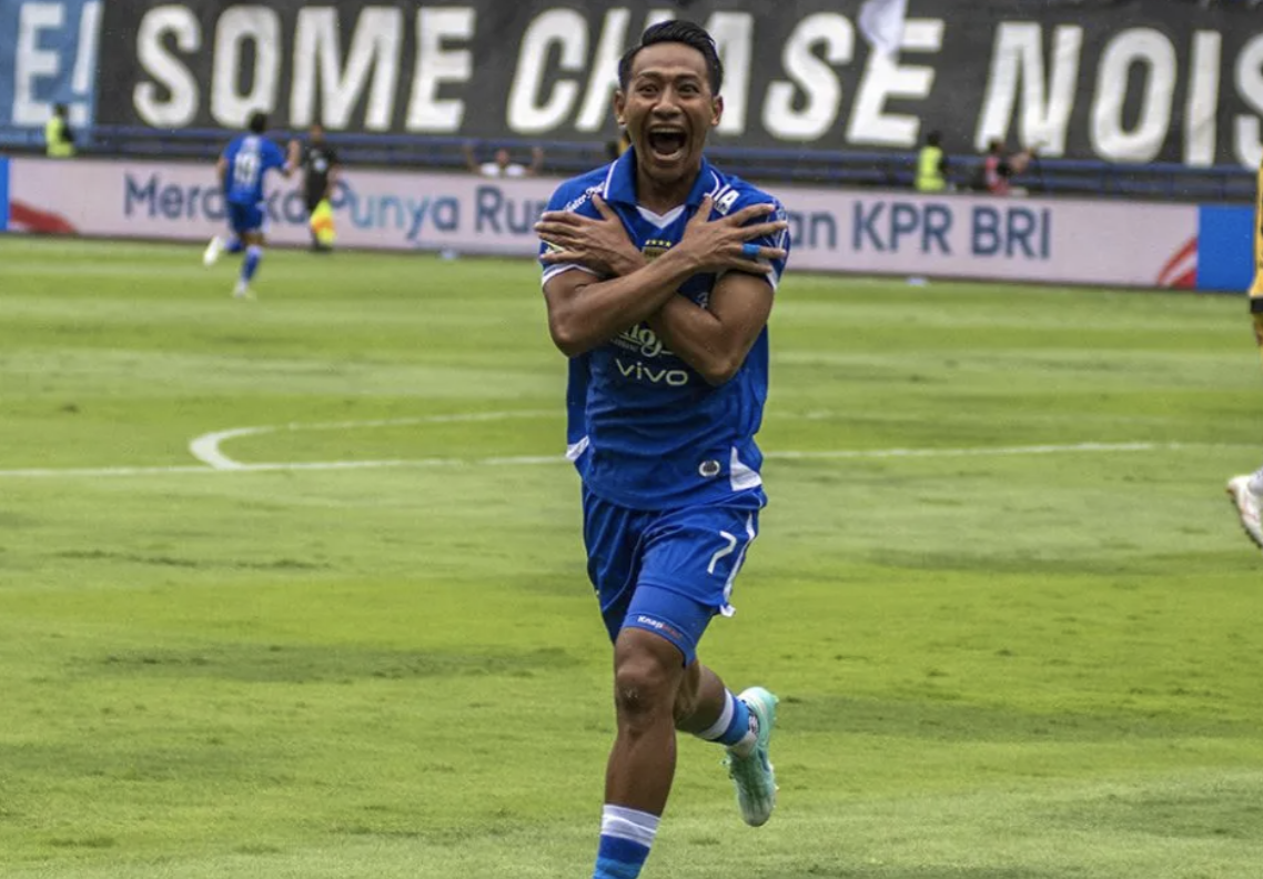 Beckham Putra Nugraha merayakan gol ke gawang Persija Jakarta pada laga BRI Super League di Stadion GBLA, Bandung, 11 Januari 2026. (ANTARA/Abdan Syakura)