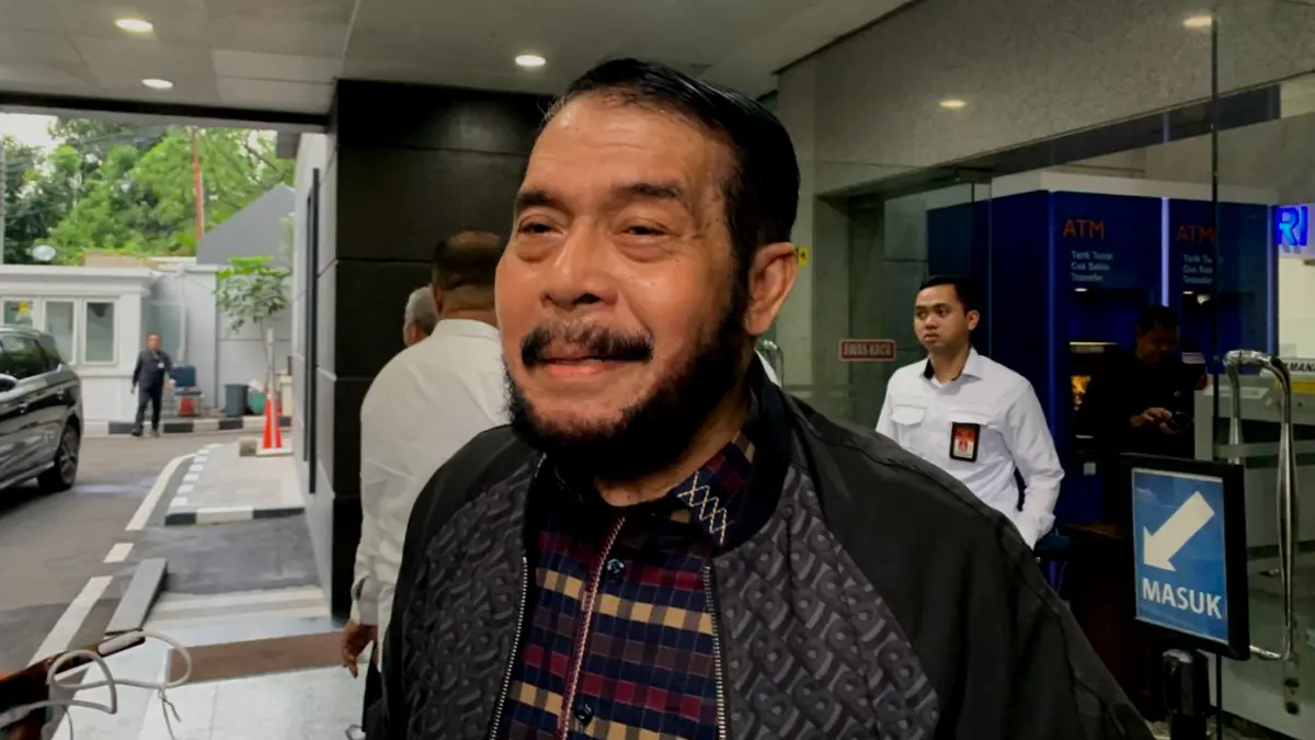 Hakim Mahkamah Konstitusi Anwar Usman saat ditemui di Gedung Mahkamah Konstitusi, Jakarta Pusat, Rabu (21/1/2026).
(KOMPAS.com/FIRDA JANATI)