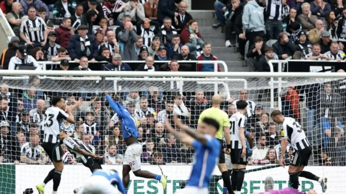 Newcastle United tumbang di laga Tyne-Wear Derby. (REUTERS/Scott Heppell)
