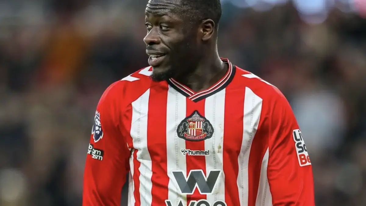 Newcastle vs Sunderland Dihentikan Sementara, Geertruida Jadi Korban Dugaan Rasisme