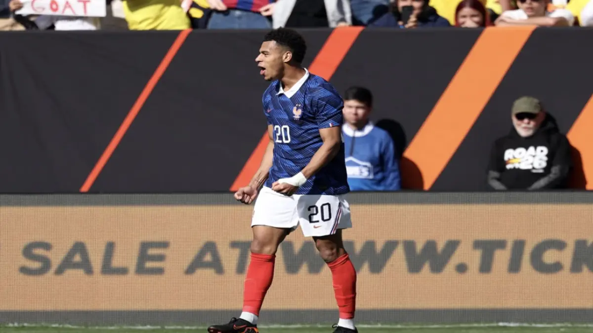 Penyerang timnas Prancis Desire Doue melakukan selebrasi usai mencetak gol ke gawang timnas Kolombia di laga
persahabatan. (AFP/FRANCK FIFE)