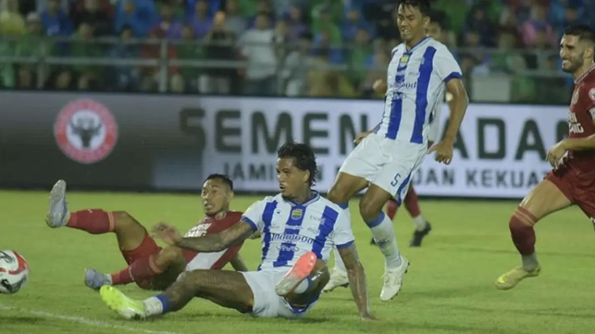 Aksi Ramon Tanque ketika mencetak gol pada laga Semen Padang vs Persib Bandung di pekan ke-26 BRI Super League
2025/2026 (c) Dok. Persib