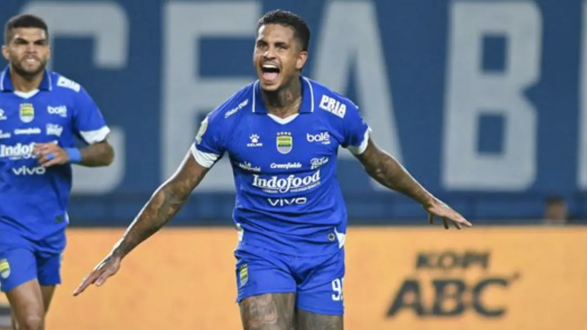 Penyerang Persib Bandung, Ramon Tanque, merayakan gol ke gawang Bhayangkara FC. Duel Persib vs Bhayangkara FC digelar di Stadion
Gelora Bandung Lautan Api (GBLA), Bandung, pada Minggu (21/12/2025) pukul 19.00 WIB. (KOMPAS.com/ADIL NURSALAM)