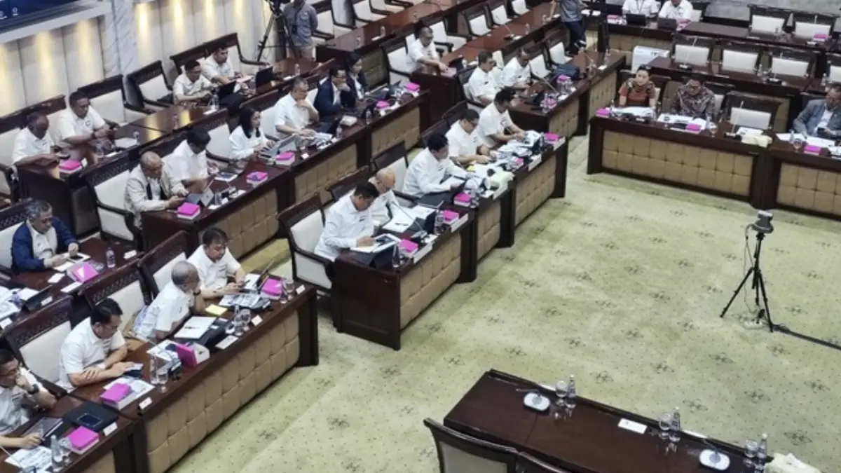 Menteri Keuangan (Menkeu) Purbaya Yudhi Sadewa rapat kerja dengan Komisi XI DPR di gedung DPR, Senayan, Jakarta, Senin
(6/4/2026). (Matius Alfons/detikcom)