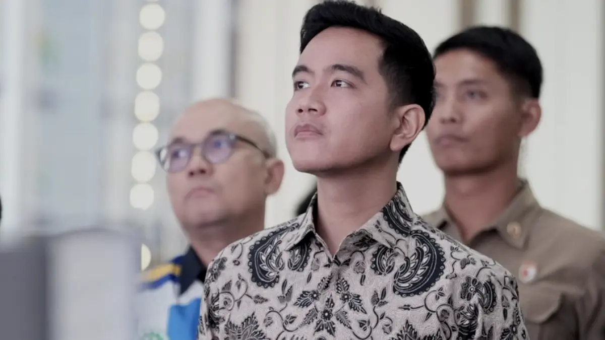 Wakil Presiden Gibran Rakabuming Raka meninjau pelaksanaan program Makan Bergizi Gratis (MBG) di SMP Negeri 1 Tombulu, Kabupaten
Minahasa, (Setwapres)
