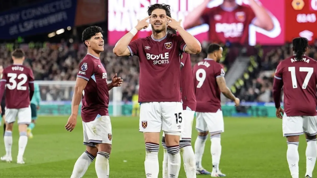 Selebrasi Konstantinos Mavropanos usai mencetak gol di laga West Ham vs Wolves di London Stadium, 11 April 2026. (c)
Jordan Pettitt/PA via AP