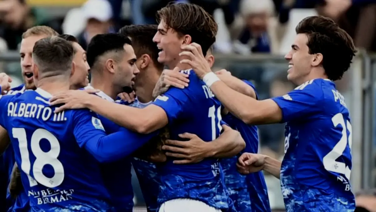 Marc Oliver Kempf merayakan gol dengan rekan satu timnya dalam pertandingan sepak bola Serie A Liga Italia antara Como vs Juventus di
Stadion Giuseppe Sinigaglia di Como, Italia pada 19 Oktober 2025 (Foto oleh Piero CRUCIATTI / AFP) (AFP/PIERO CRUCIATTI)