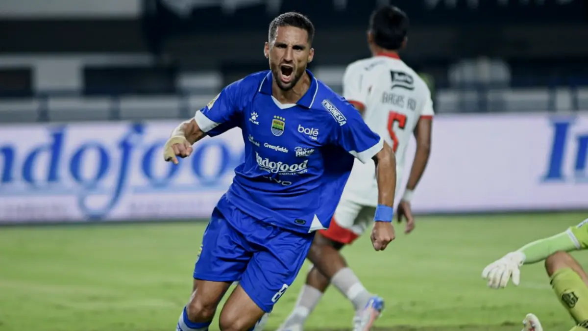 Luciano Guaycochea mencetak gol dalam laga pekan ke-27 Super League 2025-2026 Persib vs Bali United di Stadion Gelora Bandung
Lautan Api, Minggu (12/4/2026). (KOMPAS.com/ADIL NURSALAM)