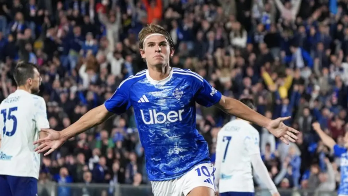 Selebrasi Nico Paz dalam laga Serie A 2025/2026 antara Como vs Inter Milan, Senin (13/4/2026). (c) La Presse via AP
Photo/Alessio Morgese