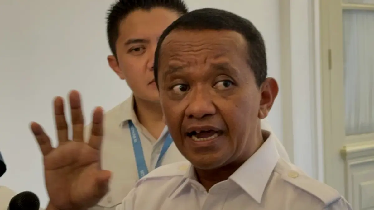 Menteri ESDM Bahlil Lahadalia saat ditemui di Istana, Jakarta, Kamis (16/4/2026). (KOMPAS.com/ADHYASTA DIRGANTARA)
