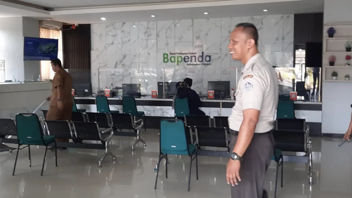 Bapenda Kabupaten Cianjur, Jawa Barat, terus menggenjot penerimaan pajak daerah melalui Tim Optimalisasi Pajak.
Salah satunya penerimaan Pajak Bumi dan Bangunan (PBB).(Benny Bastiandy/MI)