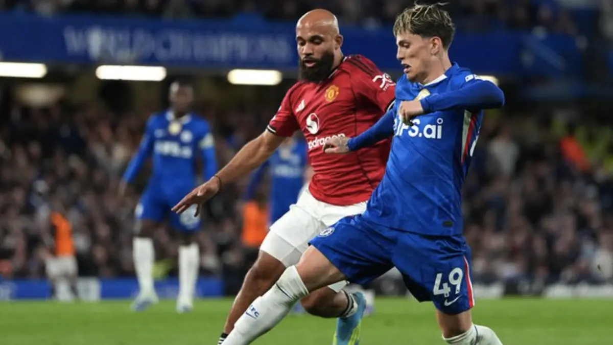 Alejandro Garnacho dan Bryan Mbeumo berebut bola dalam laga Liga Inggris antara Chelsea vs Manchester United di
Stamford Bridge, 19 April 2026 (c) AP Photo/Kirsty Wigglesworth