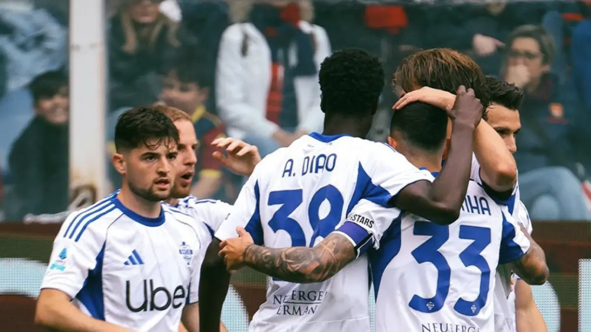 Para pemain Como ketika merayakan gol ke gawang Genoa pada pekan ke-34 Serie A di Stadion Luigi Ferraris (c) Dok.
Como 1907