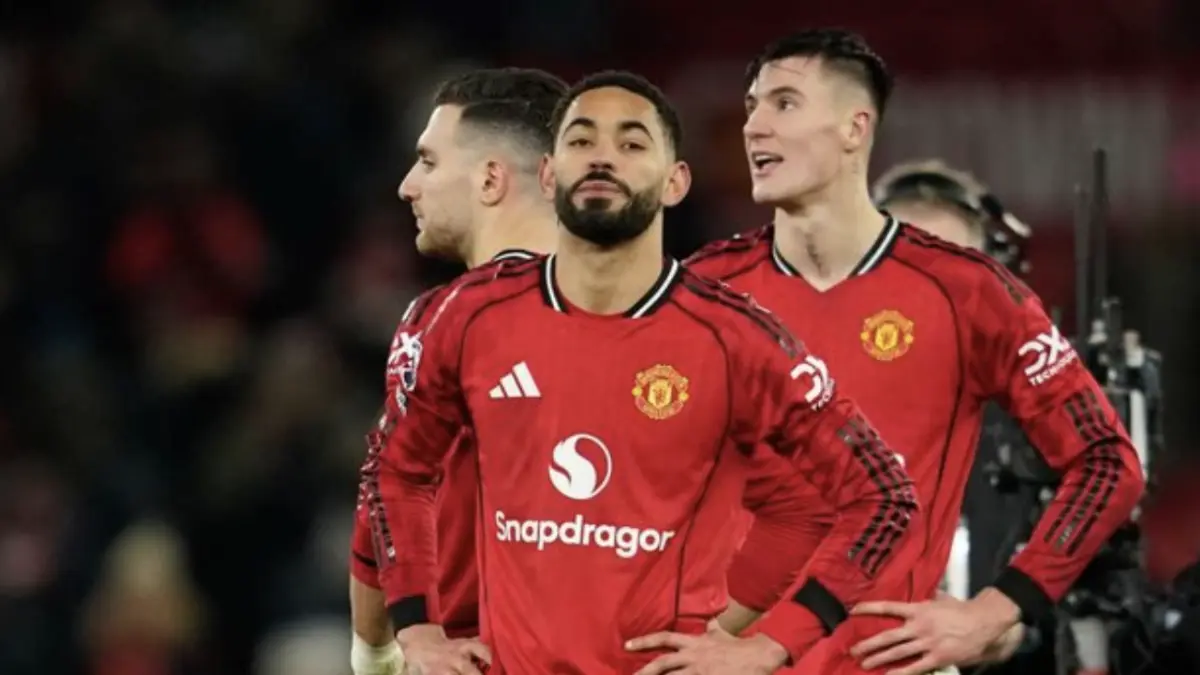 Pemain Manchester United Matheus Cunha tampak kecewa di lapangan seusai pertandingan Premier League melawan
Wolverhampton, Rabu (31/12/2025). (c) AP Photo/Dave Thompson
