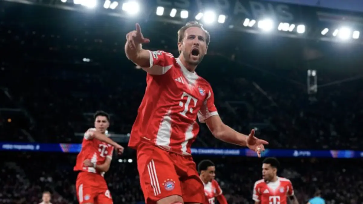 Selebrasi Harry Kane dalam laga PSG vs Bayern Munchen di leg pertama semifinal Liga Champions 2025/2026, Rabu
(29/4/2026). (c) AP Photo/Christophe Ena