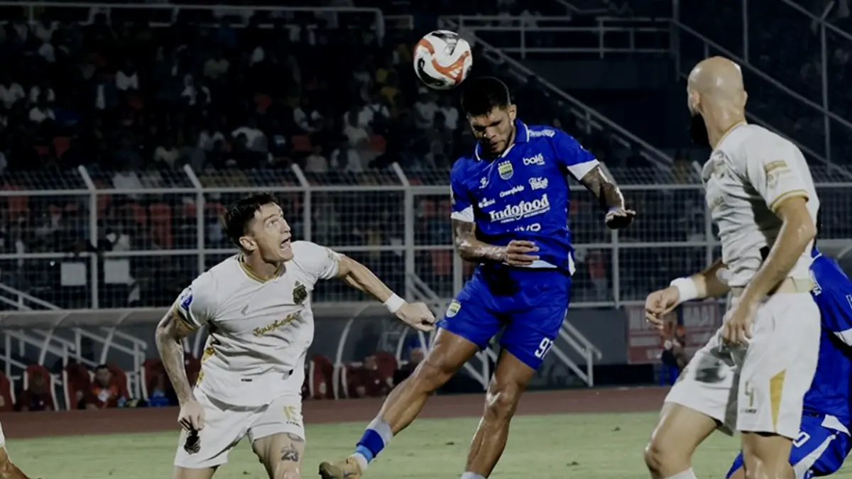 Aksi gol Persib Bandung lewat sundulan Berguinho menyamakan skor ke gawang Bhayangkara FC pada pertandingan pekan ke-30 Super
League 2025-2026, laga berakhir 4-2 untuk keunggulan Maung pada Kamis (30/4/2026) di Stadion PKOR Sumpah Pemuda, Lampung.
(Dokumentasi Persib Ofisial)