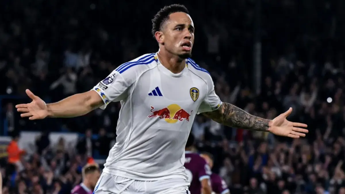 Penyerang Leeds United Noah Okafor merayakan keberhasilannya mencetak gol pada pertandingan
iga Inggris menghadapi Burnley di Stadion Elland Road, Leeds, Jumat (1/5/2026) waktu setempat.
(x.com/LUFC)