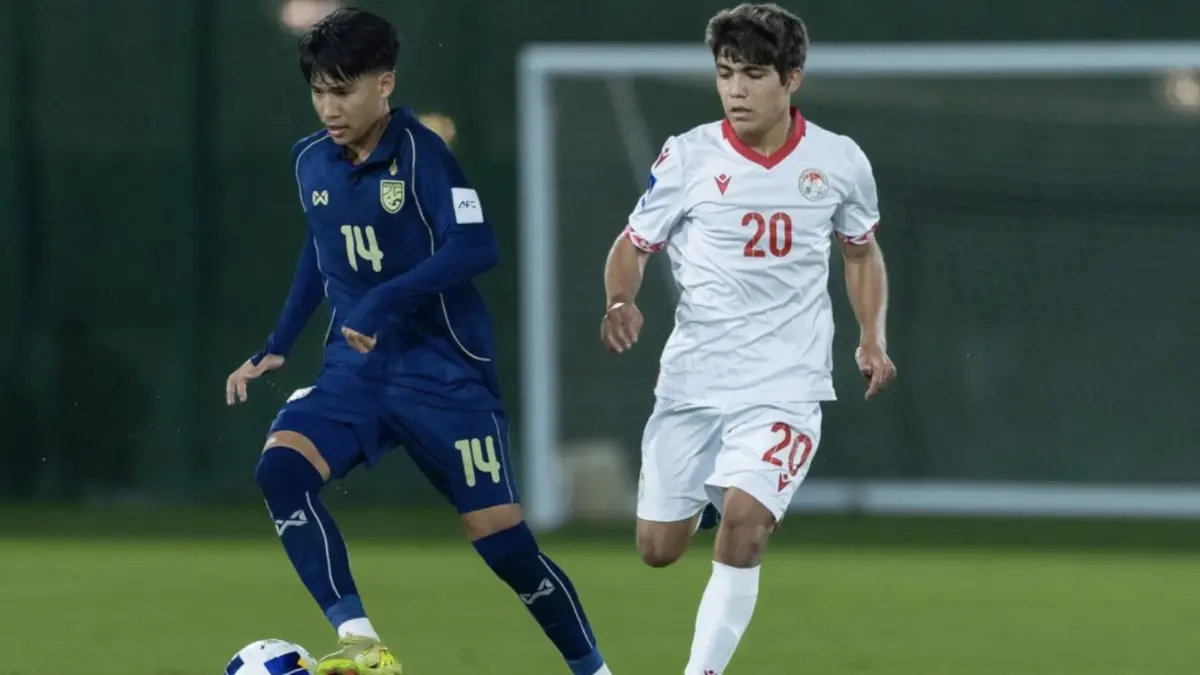 Timnas U17 Thailand (berbaju biru) kalah dari Timnas U17 Tajikistan dalam pertandingan pembuka mereka - Foto: AFC
