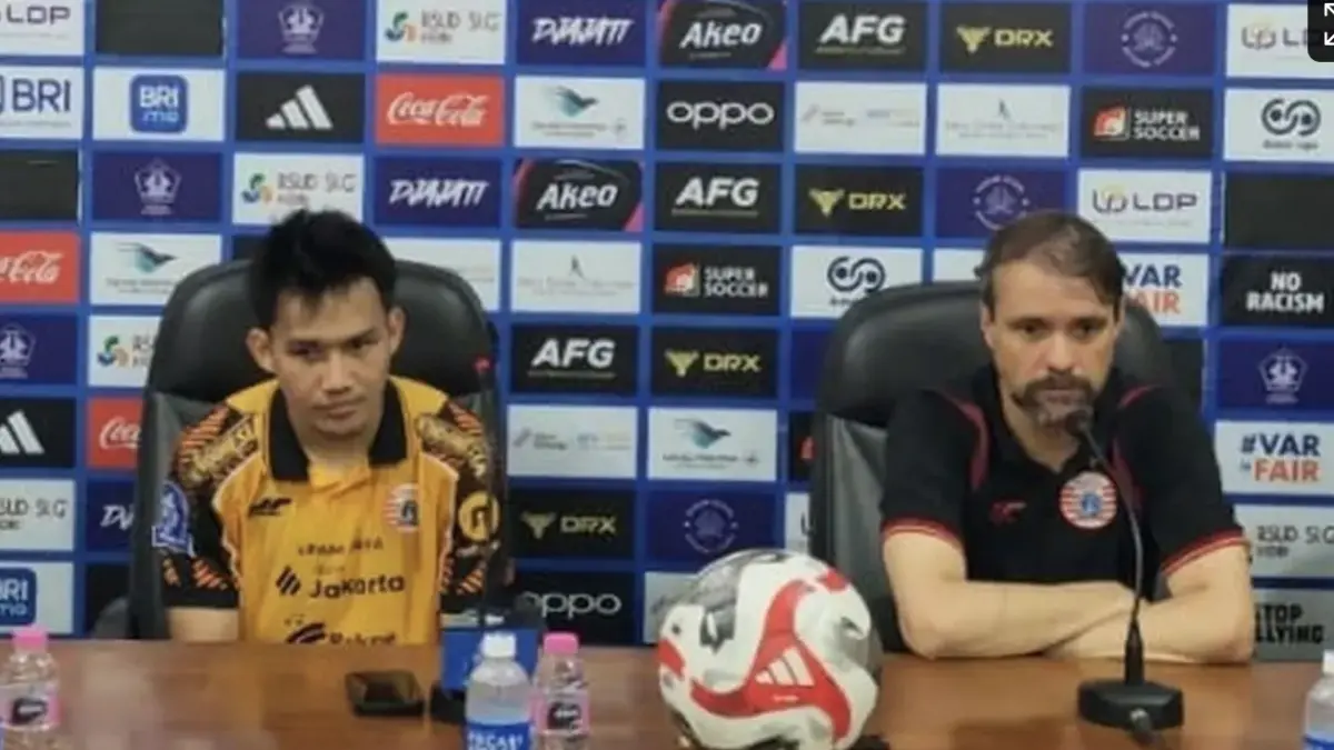 Pelatih Persija Jakarta, Mauricio Souza, bersama dengan Witan Sulaeman(KOMPAS.com/Pratama Yudha)