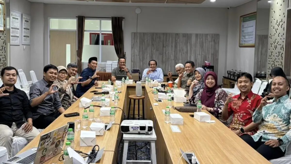 Suasana rapat pendirian Indonesian Center for Health Evidence-Informed Policy (I-CHIP) untuk mengawal
kebijakan kesehatan, di Kampus Universitas Muhammadiyah Jakarta, Rabu (20/5/2026)