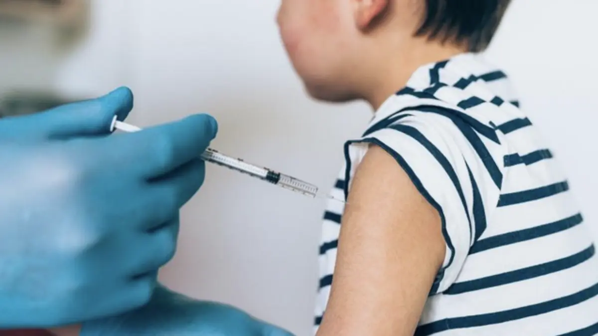Ilustrasi anak mendapatkan imunisasi (Foto: Getty Images/iStockphoto/VioletaStoimenova)