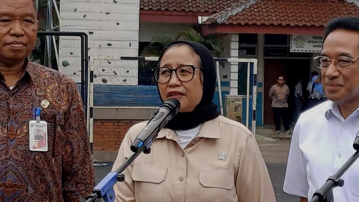 Wakil Kepala Badan Gizi Nasional (BGN) Bidang Komunikasi Publik dan Investigasi Nanik Sudaryati Deyang menjelaskan kronologi
meninggalnya seorang balita di Cianjur, Jawa Barat. (KOMPAS.com/Rahel)