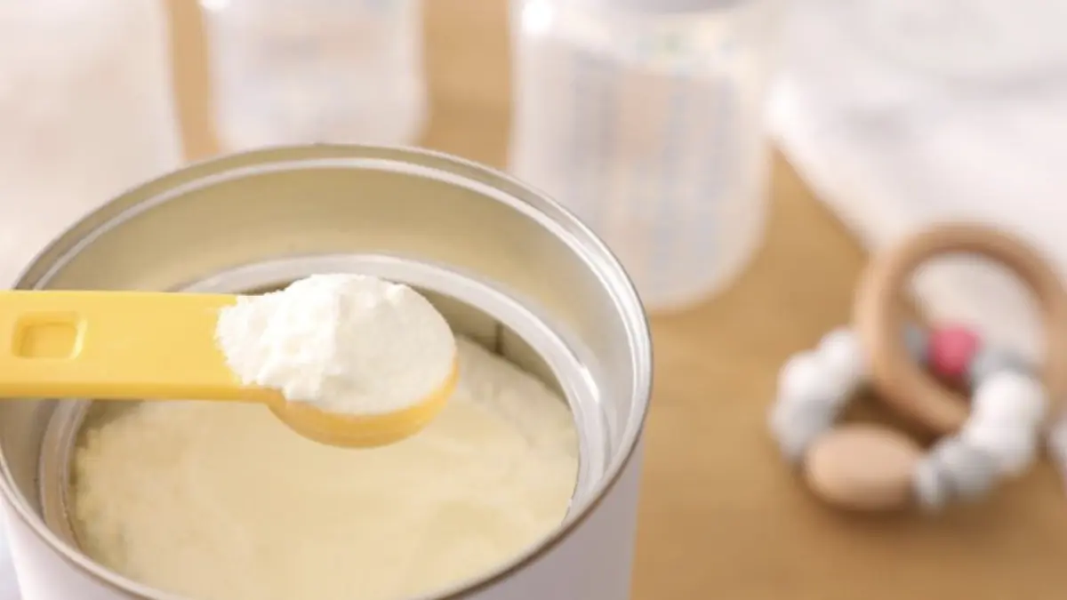 Ilustrasi susu formula. (Foto: Getty Images/Liudmila Chernetska)