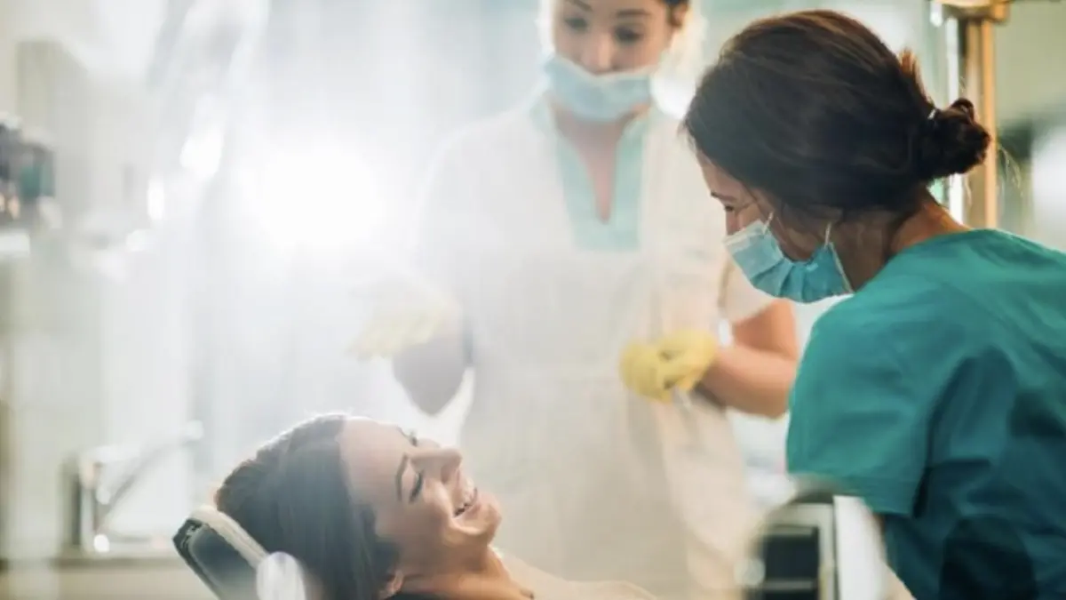 Perbedaan tukang gigi, dokter gigi, hingga terapis gigi dan mulut. Foto: iStock