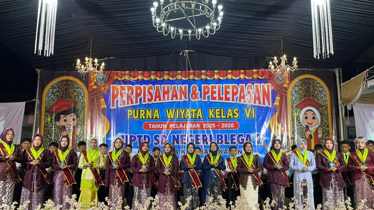 LEPAS PISAH: Sejumlah siswa kelas VI SDN Blega 2, Kecamatan Blega, Bangkalan resmi dinyatakan lulus.