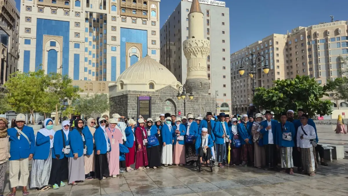 TEMPAT BERSEJARAH: Jemaah haji kloter Sub 69 saat ziarah di Masjid Nabawi, Madinah, Minggu (14/6). IMAM TAHMIDILLAH&nbsp;UNTUK JPRM
