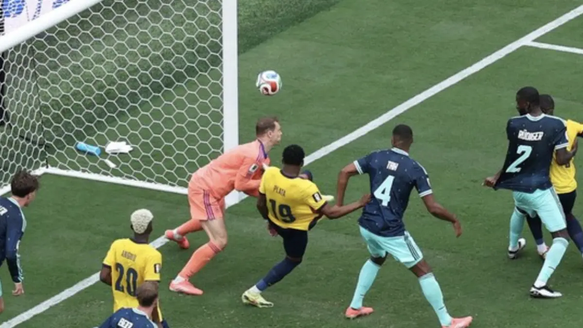 Gol Gonzalo Plata ke gawang Jerman membuat juara dunia empat kali itu takluk dalam laga pemungkas grup. (REUTERS/John
Sibley)