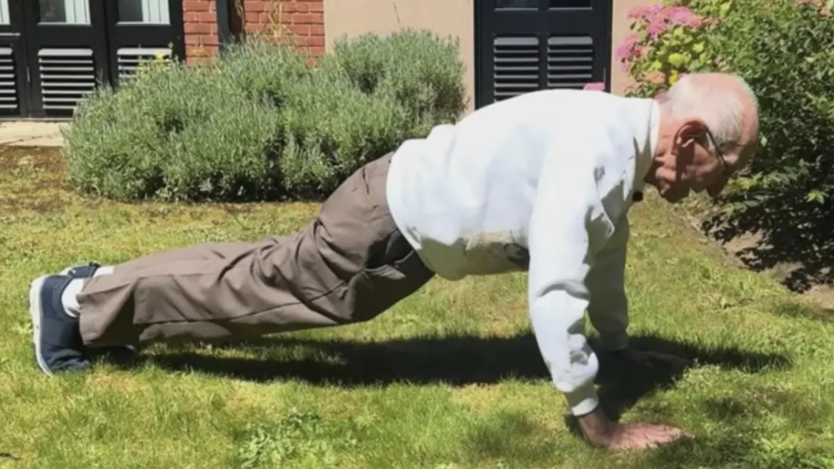 Kakek bernama Bill Kober (98) masih kuat push-up 40 kali sehari. (Foto: George King/BBC)