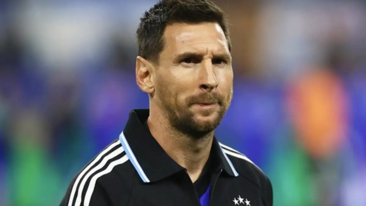 Lionel Messi mencetak gol ke gawang Yordania saat tampil sebagai pemain pengganti. (REUTERS/Kai Pfaffenbach)