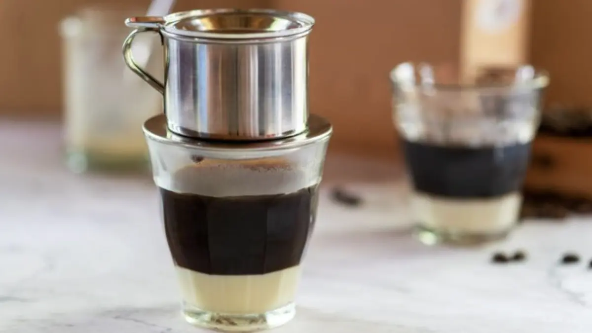 Kopi Vietnam dengan tambahan susu kental manis. Foto: Getty Images/iStockphoto/Premyuda Yospim