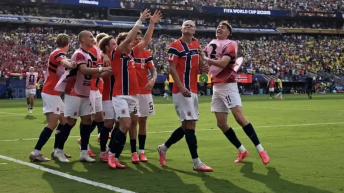 Pemain Timnas Norwegia merayakan gol yang dicetak Erling Haaland ke gawang Brasil dalam laga 16 Besar Piala
Dunia 2026 di New York/New Jersey Stadium, Senin (6/7/2026) dini hari WIB. (Jewel SAMAD / AFP)