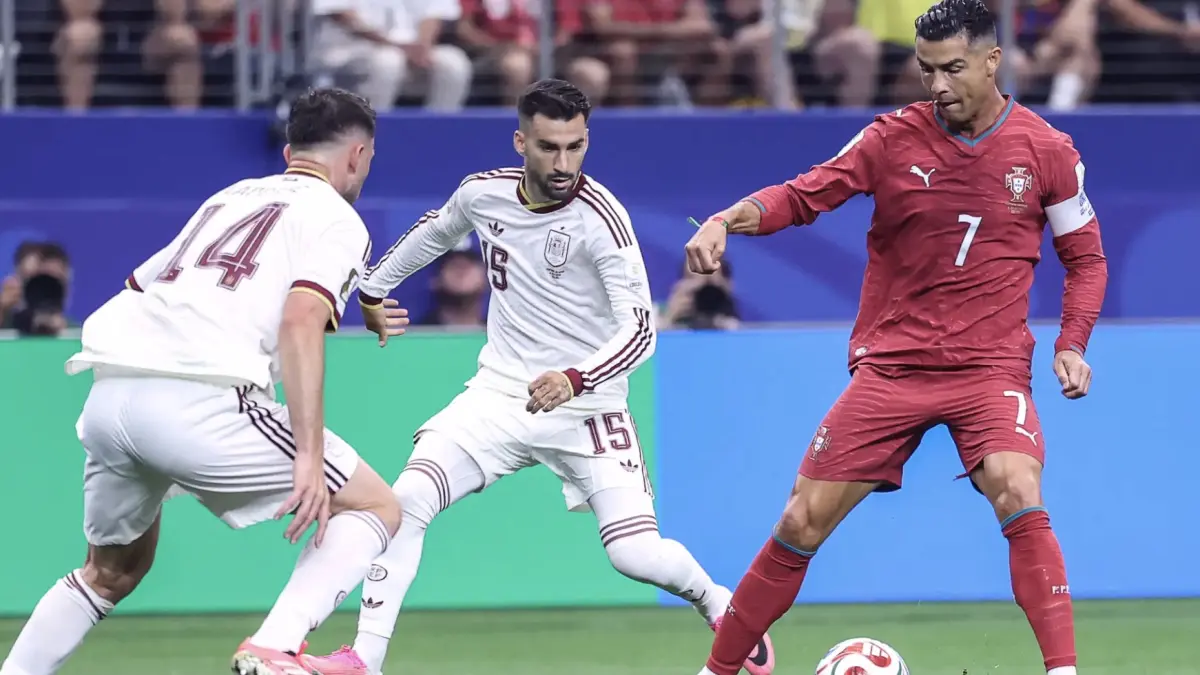 Ronaldo Melempem, Diogo Costa Bersinar Meski Kalah. (AFP)