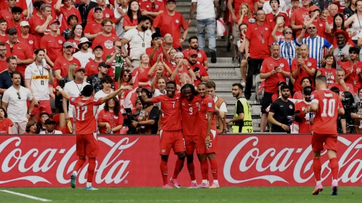 Swiss dan Kolombia harus melanjutkan duel ke babak extra time setelah bermain imbang tanpa gol sepanjang waktu normal pada laga 16
besar Piala Dunia 2026. (Getty Images via AFP/Emilee Chinn)