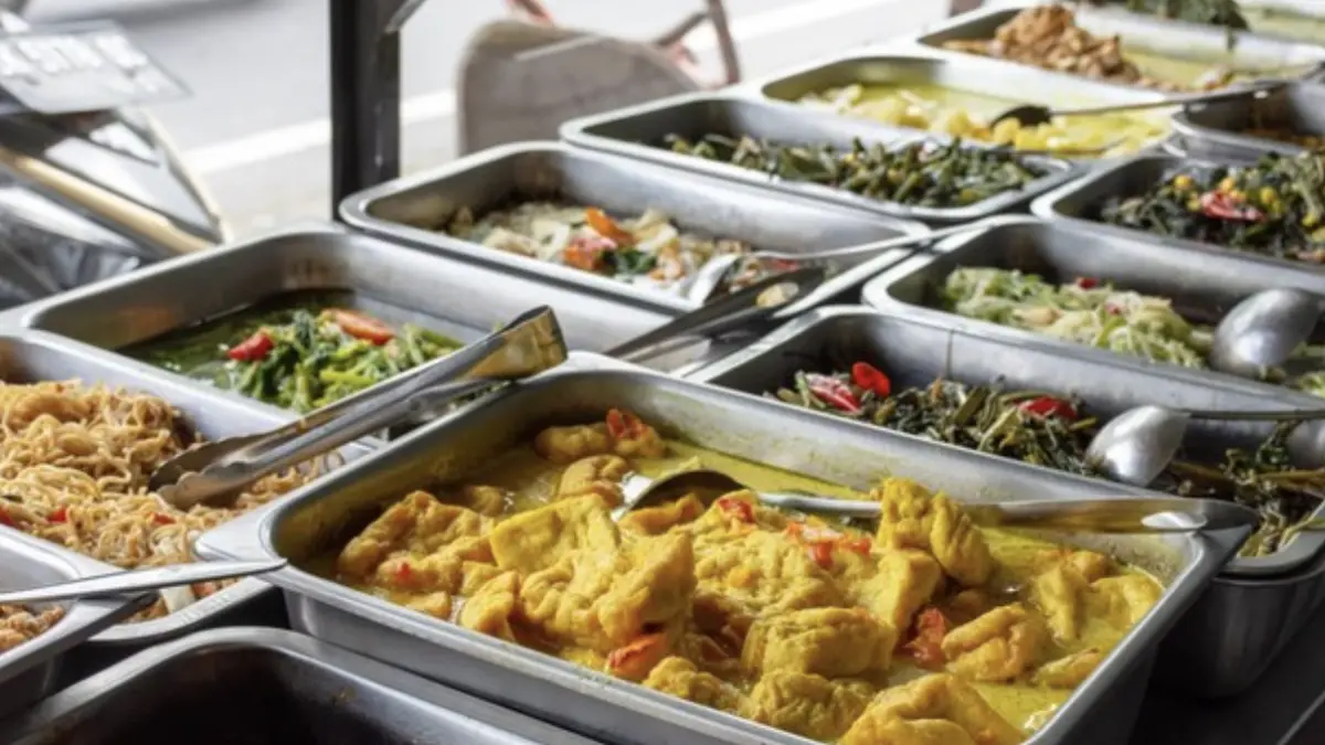 ilustrasi makan warteg (Foto: Getty Images/iStockphoto/CnOra)