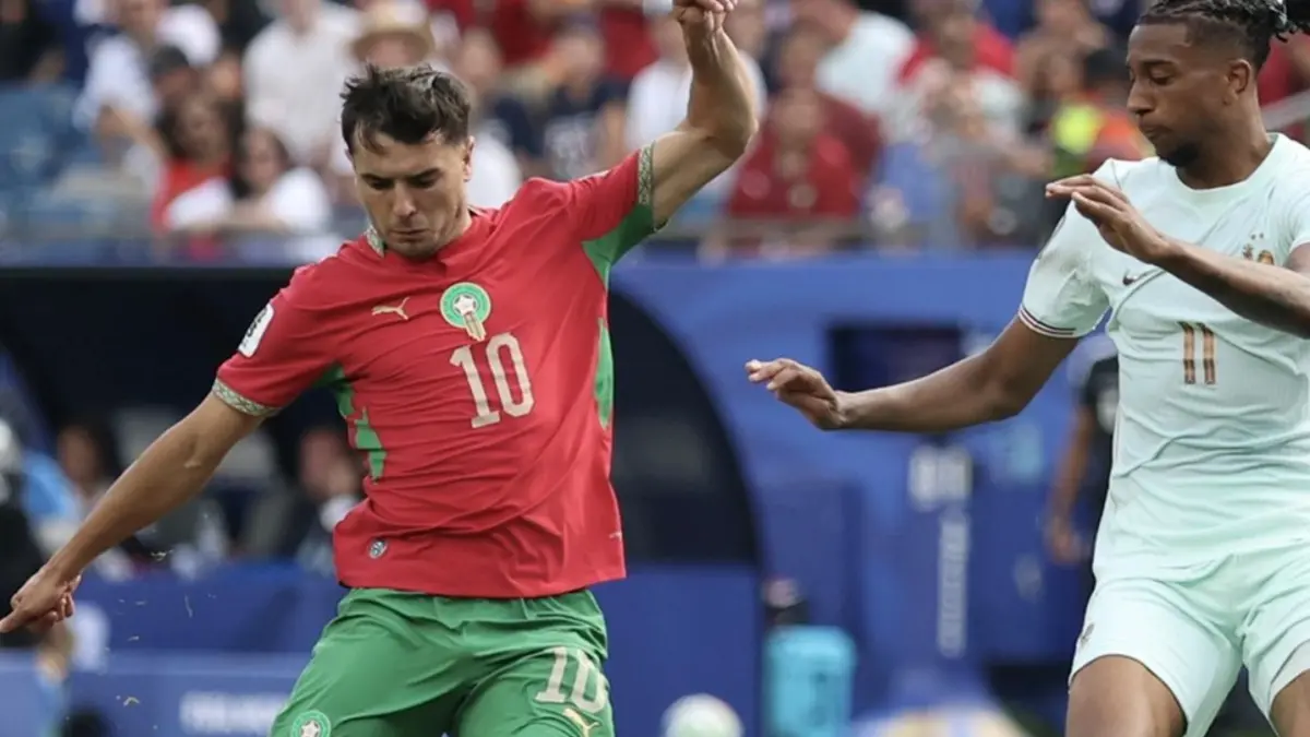Pemain Timnas Maroko Brahim Diaz (kiri) melepaskan tendangan selama pertandingan perempat final antara Perancis vs Maroko pada
Piala Dunia FIFA 2026 di Boston Stadium, Boston, Amerika Serikat, Jumat (10/7/2026) pagi WIB. (Xinhua/Zhang Chen)