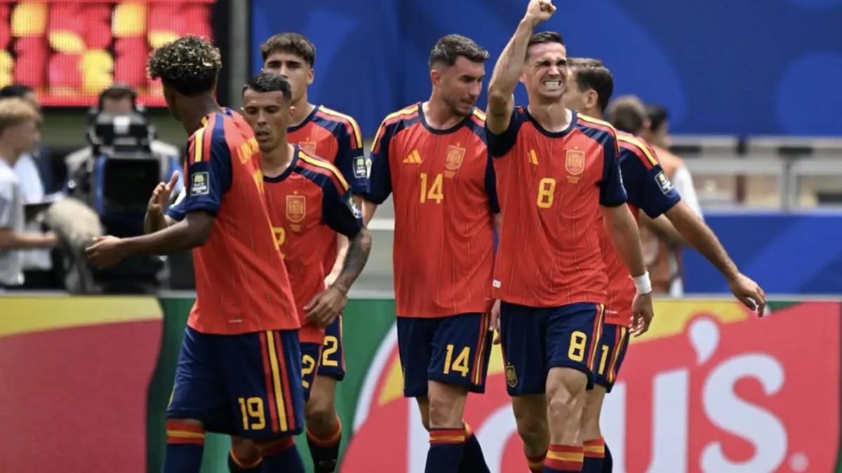Para pemain Spanyol merayakan gol dalam pertandingan perempat final antara Spanyol dan Belgia pada Piala Dunia 2026 di Stadion Los
Angeles, Los Angeles, Amerika Serikat, 10 Juli 2026.(Xinhua/Wu Xiaoling)