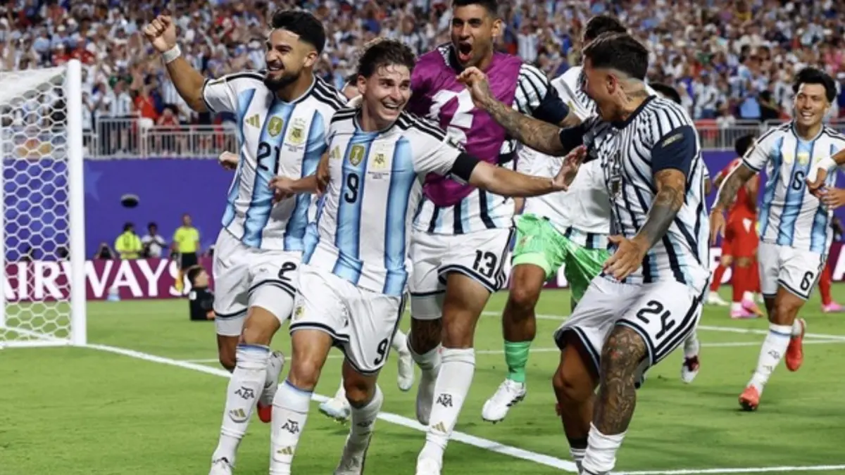 Argentina akan melawan Inggris di babak semifinal Piala Dunia 2026. (REUTERS/Agustin Marcarian)