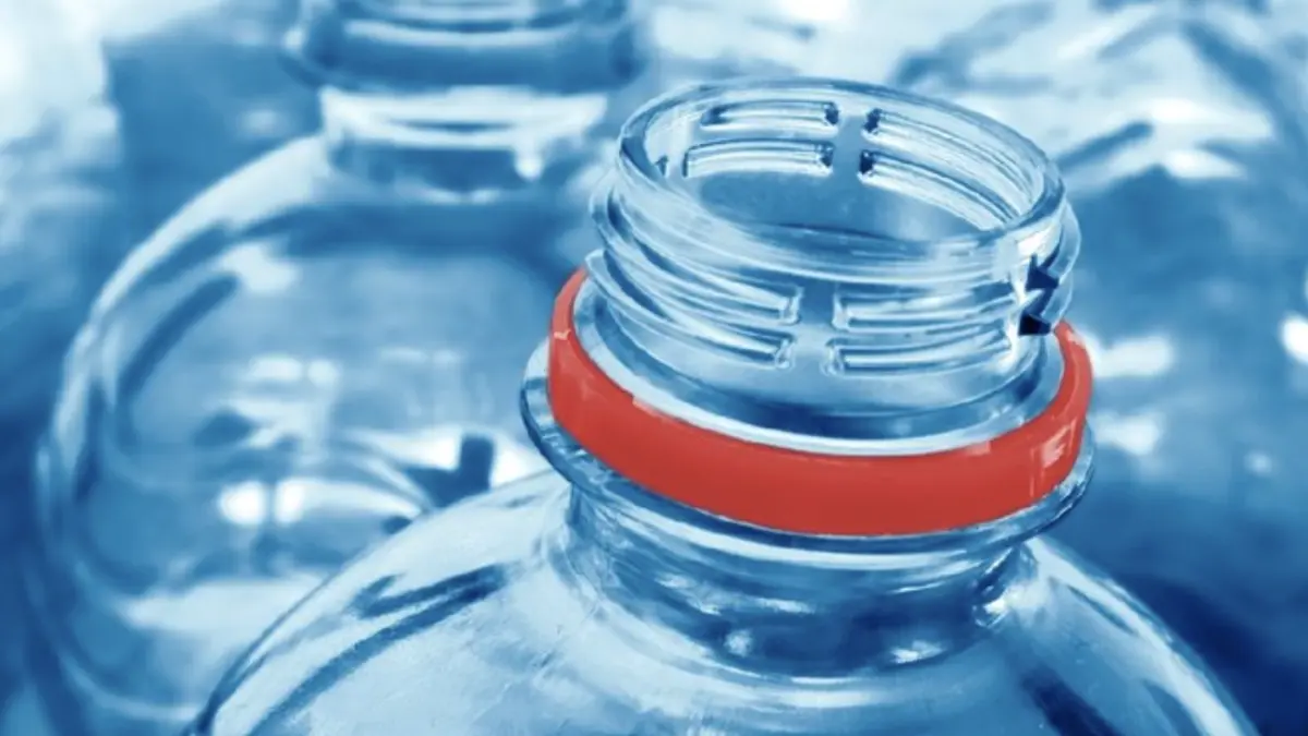 Foto: Ilustrasi botol minuman (Getty Images/iStockphoto/deepblue4you)
