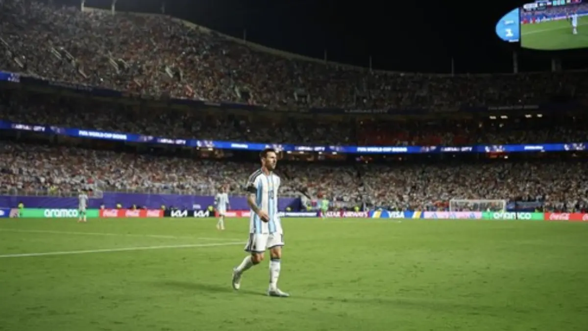 Lionel Messi sukses bawa Argentina ke final Piala Dunia 2026. (REUTERS/Agustin Marcarian)