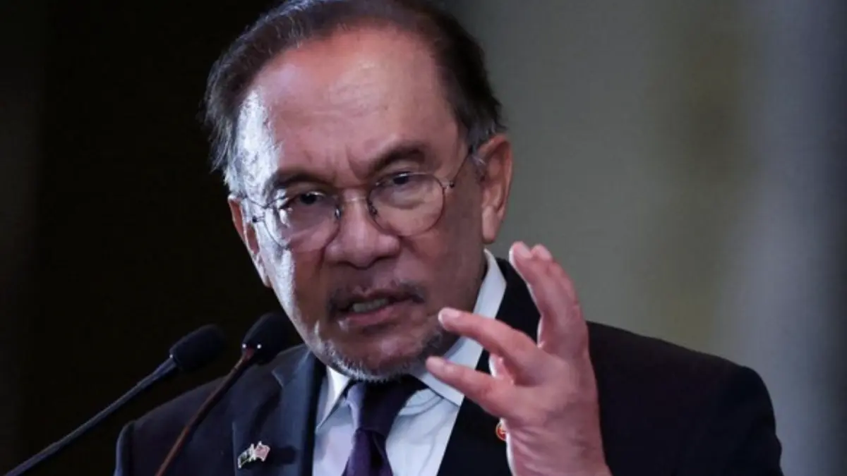 Perdana Menteri Malaysia Anwar Ibrahim mengumumkan semua warga Israel yang berada dan ditemukan di Negeri Jiran akan
diusir dari Malaysia. (REUTERS/Hasnoor Hussain)