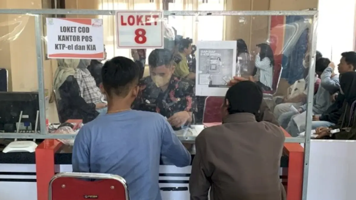 Kesibukan kantor Dispendukcapil di Jawa tengah (RMOLJateng/dok)