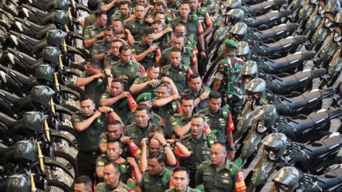 Ilustrasi. Sejumlah personel TNI AD yang bertugas sebagai Babinsa berkumpul di Surabaya beberapa waktu lalu. (ANTARA
FOTO/Didik Suhartono)