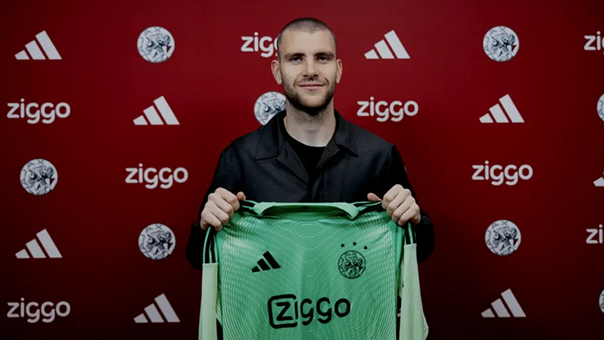 Kiper Timnas Indonesia Maarten Paes gabung klub Eradivisie, Ajax. Transfer Paes ke Ajax diumukan pihak klub pada Senin (2/2/2026).
(english.ajax.nl)