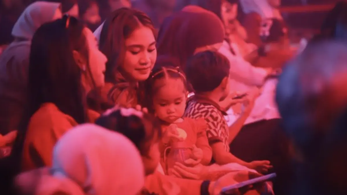 Alicia Khanzia bersama Baby Claire di Morinaga Door of Future (Foto: Pradita Utama/detikHealth)
