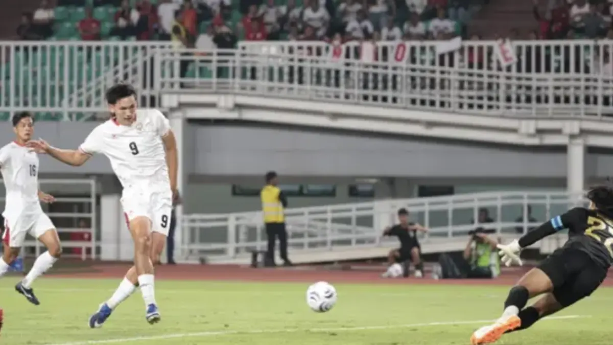 Striker timnas Indonesia Mitchell Baker mencetak gol kedua melawan Kamboja pada laga Piala AFF 2026 di
Stadion Pakansari, Senin (27|7/2026). (Kapanlagi/Budi Santoso)